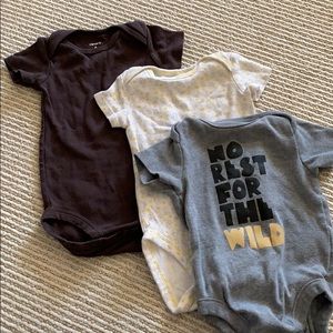 Set of 3 baby onesies 3-6m